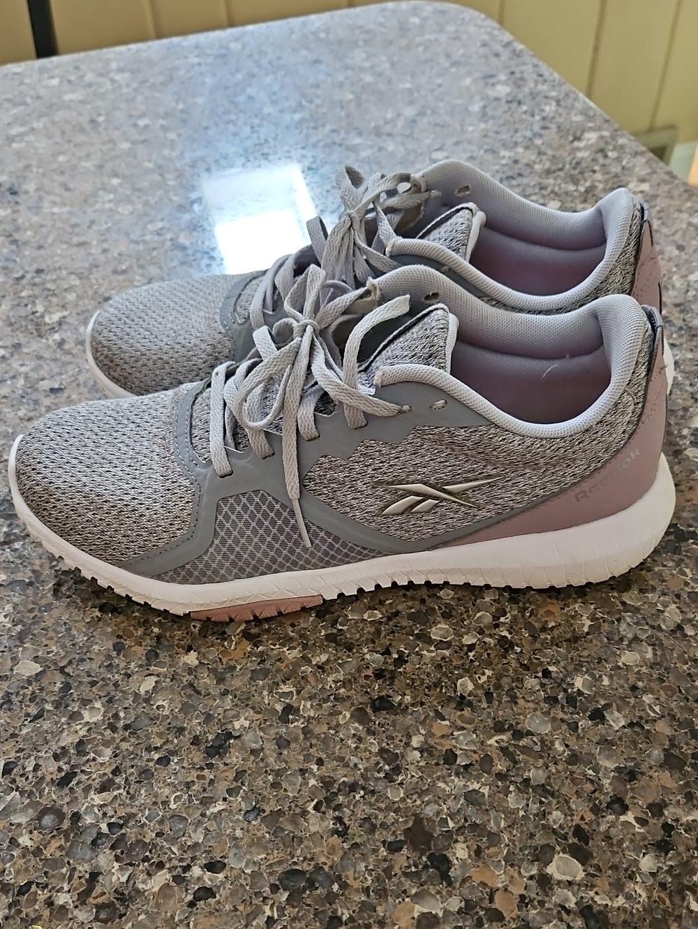 Reebok Flexacon Size 8 Women's Gray and Pink Mesh Running Sneakers